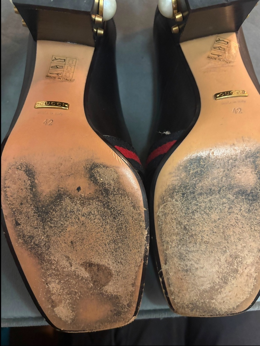 Gucci Black Leather Heart Heels • Size 42 - Picture 4 of 5